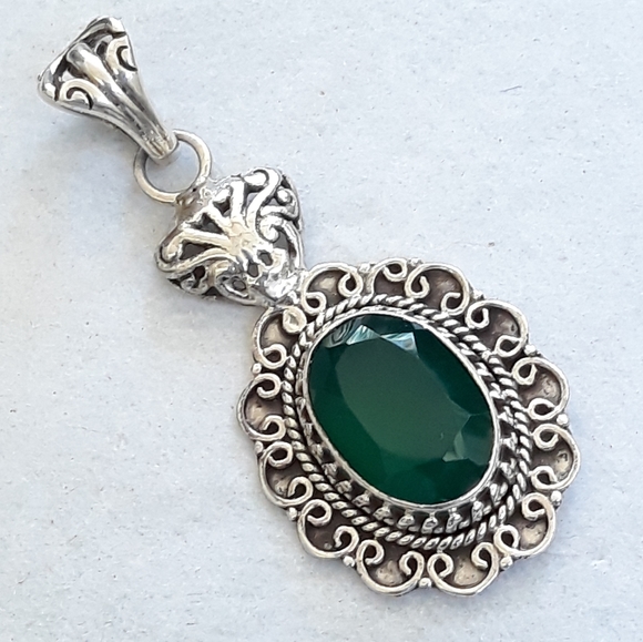 Natural Green Chalcedony Sterling Silver Pendant - Picture 4 of 8
